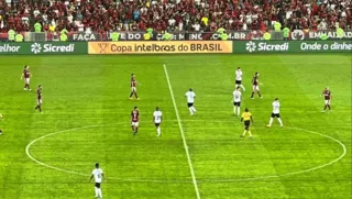 Imagem ilustrativa da imagem Flamengo perde chances e é parado pelo Furacão, que decidirá no Sul