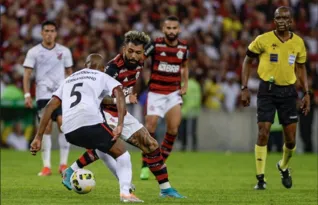 Imagem ilustrativa da imagem Gabigol e Arrascaeta, do Flamengo, são denunciados pelo STJD