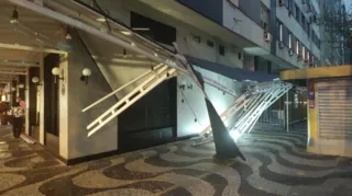 Imagem ilustrativa da imagem Ventania assusta e causa estragos em diversos pontos do Rio