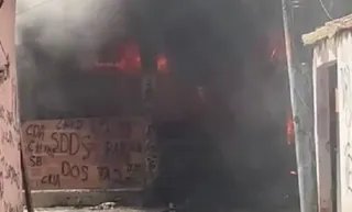 Imagem ilustrativa da imagem Suspeitos incendeiam trailer durante operação da PM na Zona Norte