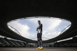 Imagem ilustrativa da imagem Júnior agrada no Botafogo e deve ser primeiro reforço a estrear