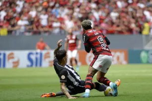 Imagem ilustrativa da imagem Botafogo e Flamengo duelam em momentos distintos no campeonato