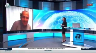 Imagem ilustrativa da imagem Gato dá 'tapa' em jornalista ao vivo durante programa; veja o vídeo