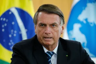 Imagem ilustrativa da imagem Bolsonaro lamenta atentado contra Kirchner e lembra facada sofrida