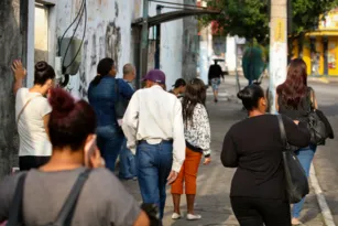 Imagem ilustrativa da imagem Passageiros reclamam de atrasos após retirada de ônibus em Niterói