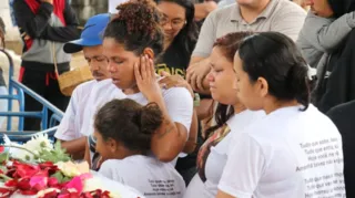 Imagem ilustrativa da imagem 'Não era bandido', garante irmã em enterro de vendedor no Rio