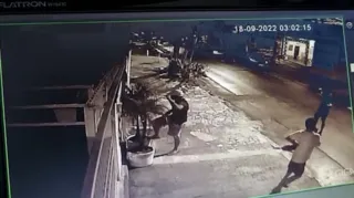 Imagem ilustrativa da imagem Vídeo flagra invasão e furto na Zona Sul de Niterói