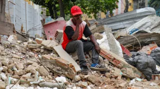 Imagem ilustrativa da imagem Imóveis irregulares são demolidos em comunidade do Rio