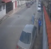 Imagem ilustrativa da imagem Vídeo: 'bandeirinhas' são assaltadas em rua da Zona Norte do Rio