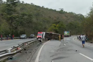 Imagem ilustrativa da imagem Acidente com van deixa mortos e feridos na BR-040, em Três Rios