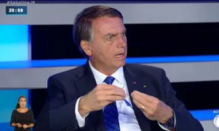 Imagem ilustrativa da imagem Bolsonaro diz que não houve atraso na vacinação contra Covid-19