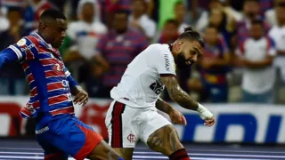 Imagem ilustrativa da imagem Flamengo perde para Fortaleza e cai para a 5ª colocação