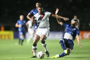 Imagem ilustrativa da imagem Após empate com Londrina, Vasco liga o alerta sobre acesso