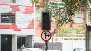 Imagem ilustrativa da imagem Problema em sinais de trânsito causa mais um acidente na Tijuca