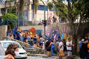 Imagem ilustrativa da imagem Demora para votar em Niterói foi por causa das urnas, diz TRE