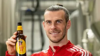 Imagem ilustrativa da imagem Jogador lança sua própria cerveja em homenagem ao País de Gales
