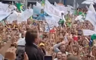 Imagem ilustrativa da imagem Multidão canta 'funk do Bolsonaro' na visita do presidente a Caxias