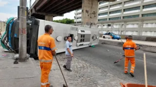 Imagem ilustrativa da imagem Ônibus tomba e deixa 29 feridos na Zona Portuária do Rio