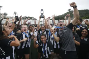 Imagem ilustrativa da imagem Botafogo vence Flu e é campeão Carioca Feminino Sub-20