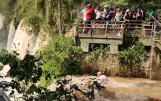 Imagem ilustrativa da imagem Turista morre ao cair nas Cataratas do Iguaçu tentando fazer selfie