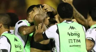 Imagem ilustrativa da imagem Jogadores do Vasco são suspensos pelo STJD por confusão em Recife