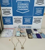 Imagem ilustrativa da imagem Mulher de traficante é detida com R$ 27 mil em Itaboraí