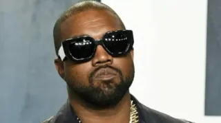 Imagem ilustrativa da imagem Kanye West perde parcerias por comentários contra judeus