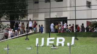 Imagem ilustrativa da imagem Sem filas, eleitores chegam otimistas para votar em São Gonçalo