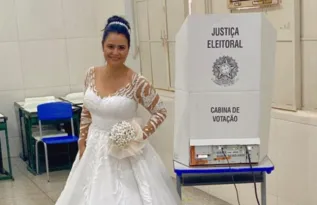 Imagem ilustrativa da imagem De véu e grinalda, noiva deixa festa de casamento para votar