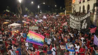 Imagem ilustrativa da imagem Eleitores celebram vitória de Lula nas ruas do Rio