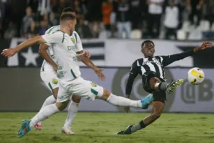 Imagem ilustrativa da imagem De novo! Botafogo perde em casa e fica mais longe da Libertadores