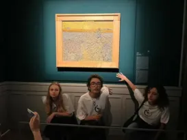 Imagem ilustrativa da imagem Ativistas atiram sopa em obra de Van Gogh em Roma