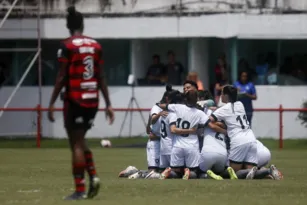 Imagem ilustrativa da imagem Botafogo faz 5 a 1 no agregado contra o Flamengo e leva o Cariocão