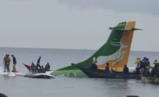 Imagem ilustrativa da imagem Avião com 43 pessoas a bordo cai em lago na Tanzânia