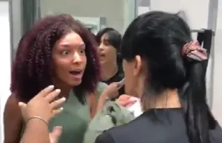 Imagem ilustrativa da imagem Vídeo: mulher denuncia racismo ao ser acusada de furto na Renner