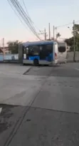 Imagem ilustrativa da imagem Vídeo flagra ônibus do BRT 'partido' na Zona Norte do Rio