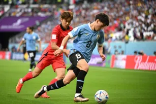 Imagem ilustrativa da imagem Sem Arrascaeta, Uruguai tropeça e apenas empata com a Coreia do Sul