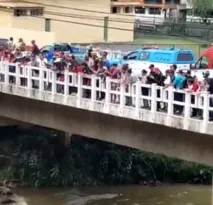 Imagem ilustrativa da imagem Vídeo: homem resgata 'cabeça' boiando dentro de rio em Areal