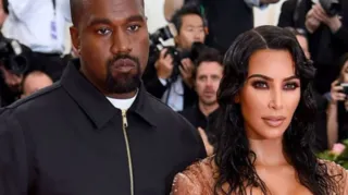 Imagem ilustrativa da imagem Kim Kardashian garante pensão milionária após divórcio; saiba valor