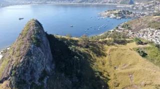 Imagem ilustrativa da imagem Morro do Morcego é desapropriado em Niterói; entenda
