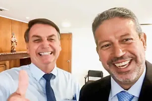 Imagem ilustrativa da imagem Arthur Lira concede aposentadoria para Bolsonaro