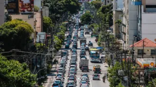 Imagem ilustrativa da imagem Avenida Roberto Silveira: o endereço do engarrafamento em Niterói