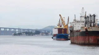 Imagem ilustrativa da imagem Governo quer leiloar navio que colidiu com a Ponte Rio-Niterói