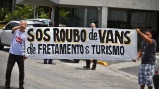 Imagem ilustrativa da imagem Motoristas de vans de turismo fazem ato contra a violência no Rio