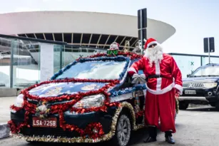 Imagem ilustrativa da imagem Taxista vira Papai Noel e doa presentes para crianças em Niterói