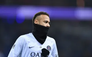 Imagem ilustrativa da imagem Neymar é expulso no primeiro jogo do Paris Saint-Germain