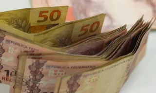 Imagem ilustrativa da imagem Salário mínimo de R$ 1.320 começa a valer a partir deste domingo