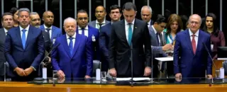 Imagem ilustrativa da imagem Lula é empossado como presidente do Brasil:'Democracia para sempre'