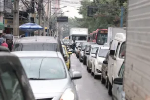Imagem ilustrativa da imagem Ônibus enguiça e deixa trânsito complicado na Alameda, em Niterói