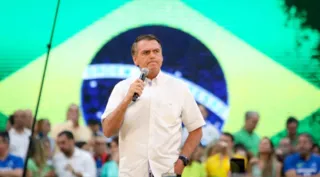Imagem ilustrativa da imagem Bolsonaro ignora Lula e mantém título de presidente